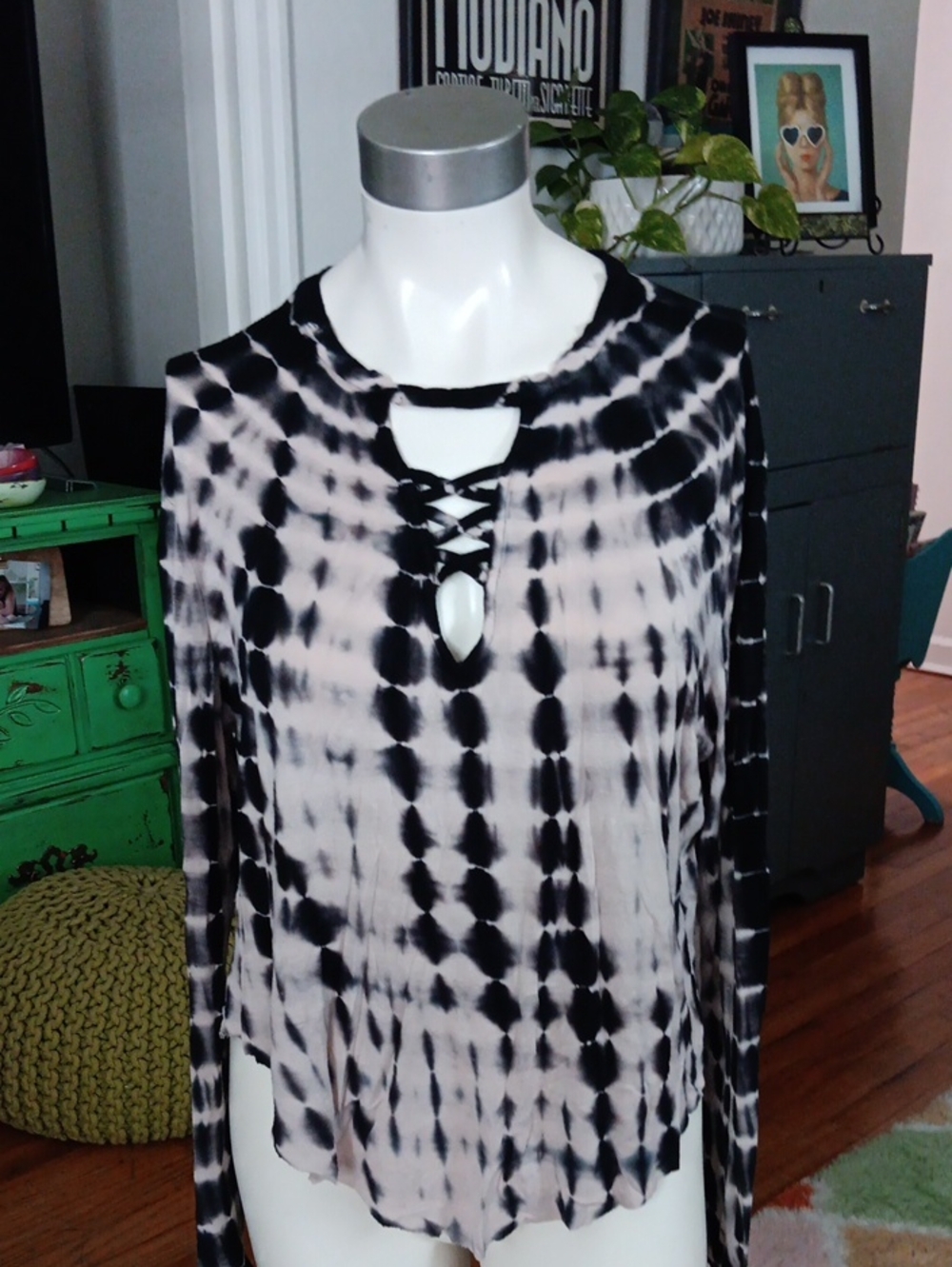 Women's Black & Cream Tie-Dye Lace-Up Long Sleeve Top